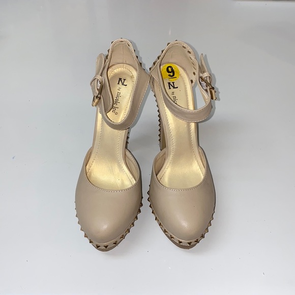 Nicole Lee Heels 🔥 - Picture 3 of 9